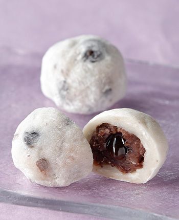 毎月十日は「おもちの日」です。 6月は「冷やし豆大福（ひやしまめだいふく）」です。